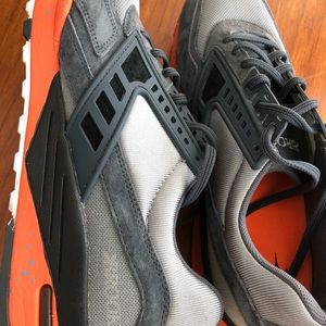 Men’s Brooks running shoes